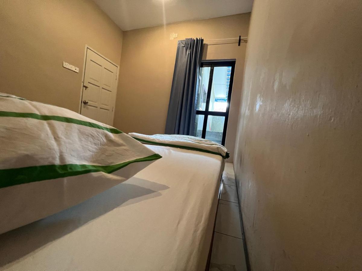 Theatbas Homestay 17 In Seri Iskandar Perak 3 Bedroom Bota Exterior photo