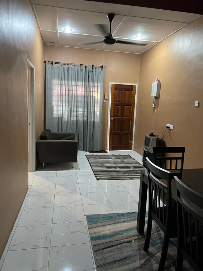 Theatbas Homestay 17 In Seri Iskandar Perak 3 Bedroom Bota Exterior photo