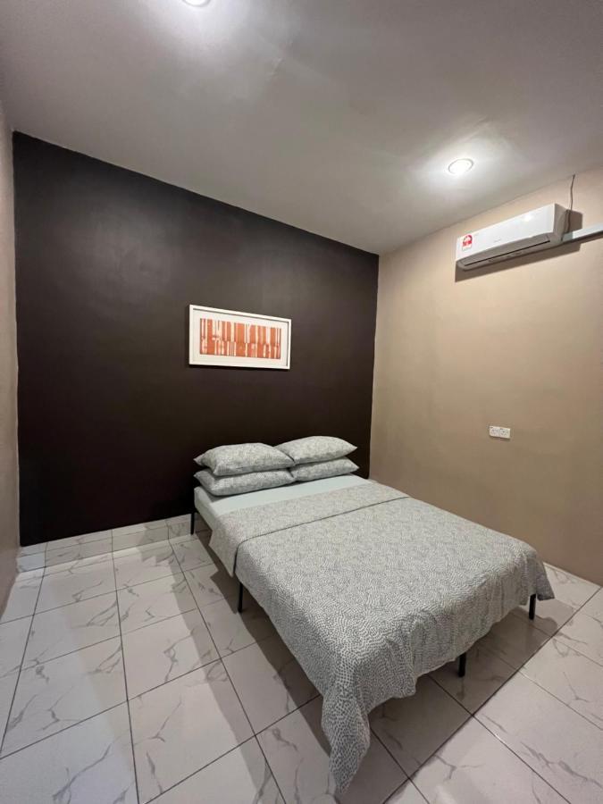 Theatbas Homestay 17 In Seri Iskandar Perak 3 Bedroom Bota Exterior photo