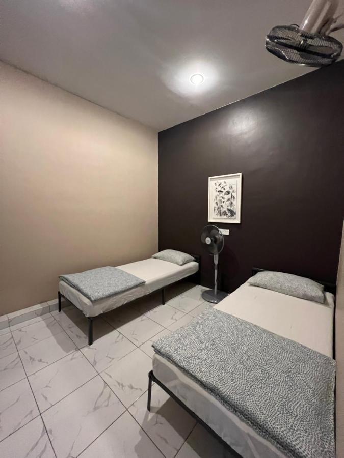 Theatbas Homestay 17 In Seri Iskandar Perak 3 Bedroom Bota Exterior photo